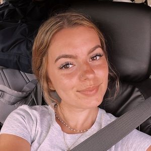 Meet your Posher, Mia